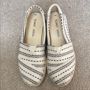 TOMS Cream Espadrilles Slip On Shoes Size 6